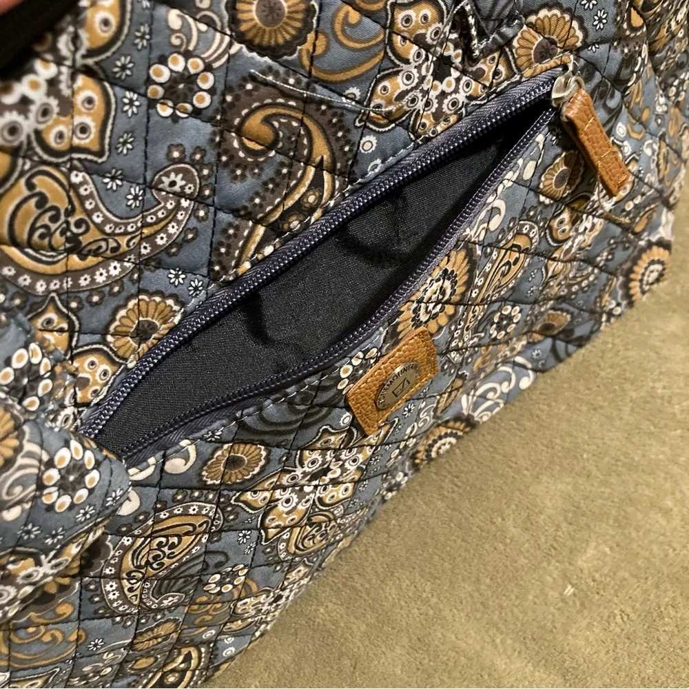 NWT Stone Mountain Paisley Shoulder Tote Bag Purse & Wristlet Gray